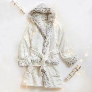 NWOT Beautiful, Cozy Pottery Barn Teen Faux Fur Robe, One Size